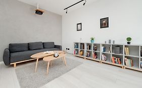 Bright Apartment With Balcony Close To The Poniatowski Park Lodz By Noclegi Renters